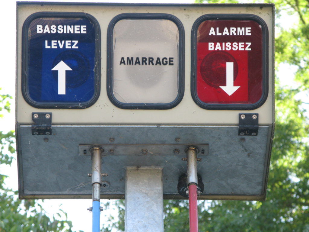 signposts lock river Marne