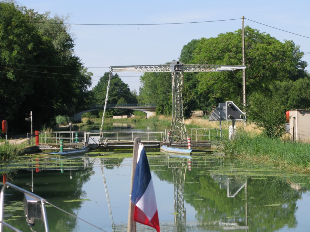 canal sailing bridge VNF