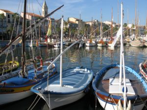 Sanary-sur-Mer både i havnen
