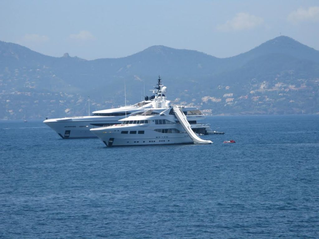 mega yacht vandrutchebane