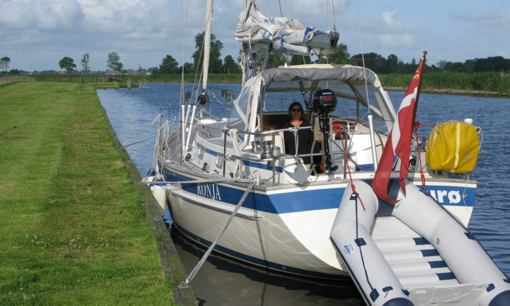 Bad day: Stupid lock guard, rain and Ronja hits the bottom of the canal