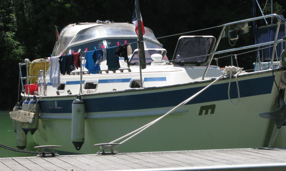 Sailing again. The french do not understand the quality of living by the water