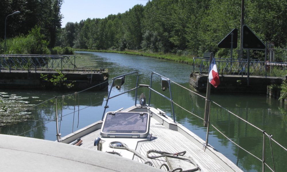 A beautiful sailing-trip out of Paris